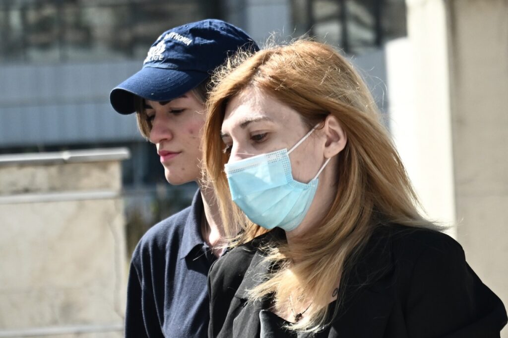 Η Ρούλα Πισπιρίγκου ξέσπασε σε κλάματα στην απολογία της: «Και η πέτρα που σηκώνω, με μισεί»