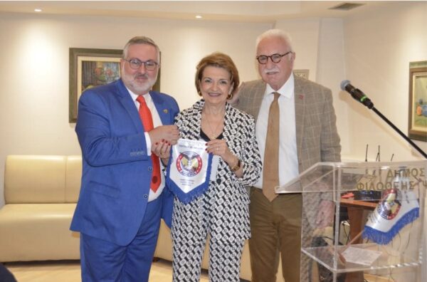 Γιώργος Τσούκαλης: Ο προστάτης  του Πολιτισμού βραβεύτηκε εις διπλούν