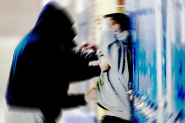Άγρια συμπλοκή ανηλίκων στην Κέρκυρα: Ένας 15χρονος χτυπούσε 16χρονο ακόμη και λιπόθυμο