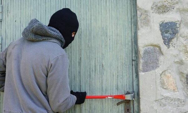 Πρώην διαρρήκτης συμβουλεύει: Τι να κάνετε για να μην σας… αδειάσουν το σπίτι στις διακοπές