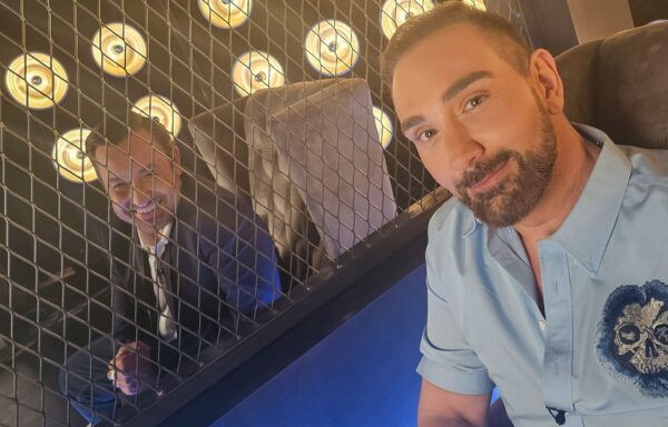 Νίκος Κοκλώνης: Αποκαλύπτει το παρασκήνιο της συνύπαρξης της Άννας Βίσση με τη Δέσποινα Βανδή στη σκηνή του J2US