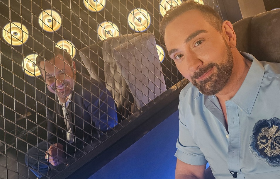 Νίκος Κοκλώνης: Αποκαλύπτει το παρασκήνιο της συνύπαρξης της Άννας Βίσση με τη Δέσποινα Βανδή στη σκηνή του J2US