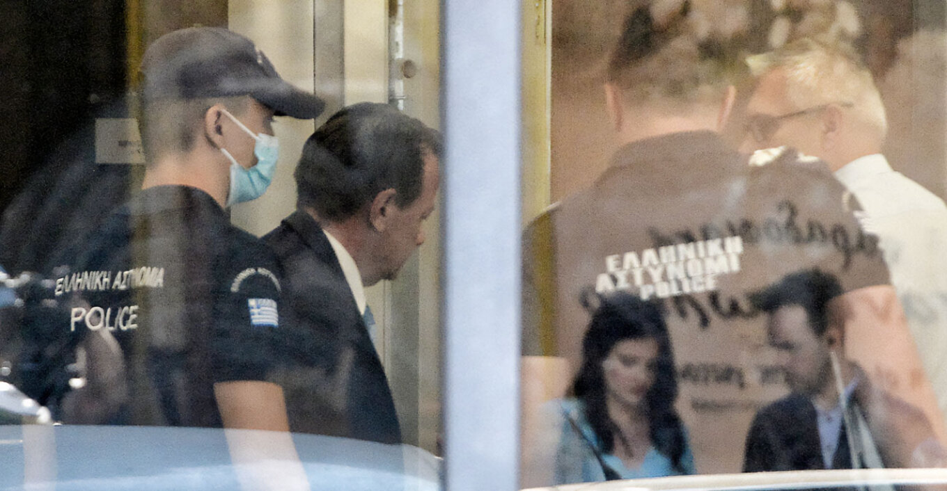 Ο Λύτρας έφυγε από το Α.Τ Νέας Φιλαδέλφειας για την Ευελπίδων- Αναμένεται να προφυλακιστεί μετά το ένταλμα