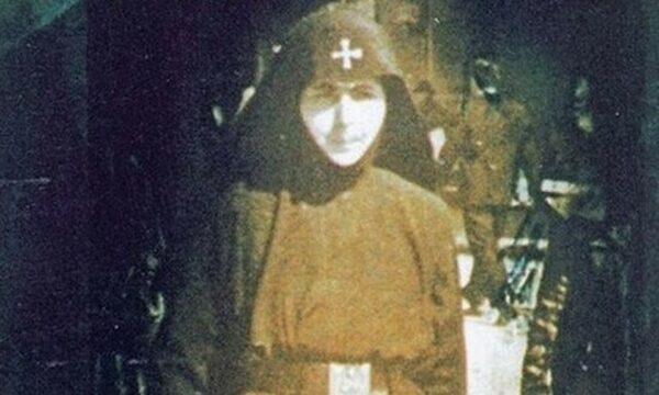 Ποια είναι η Γερόντισσα Μακαρία που βρήκε τα λείψανα του Οσίου Εφραίμ και θα αγιοποιηθεί