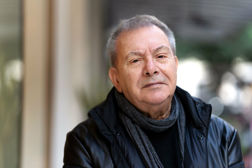 Είναι 49 χρόνια μαζί, έχουν 1 γιο & 2 εγγόνια: Η άγνωστη σύζυγος του Μανώλη Μητσιά, ζει μακριά από τα φώτα