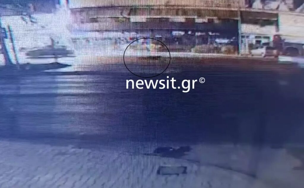 Βίντεο ντοκουμέντο με τη στιγμή που αυτοκίνητο παρασέρνει τη 17χρονη στη Λεωφόρο Αθηνών – 7 λεπτά αιμόφυρτη και αβοήθητη στην άσφαλτο
