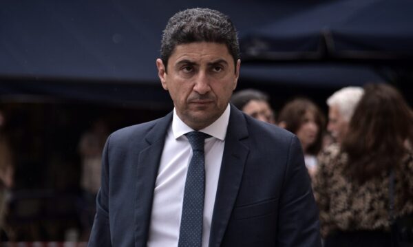 Λευτέρης Αυγενάκης: «Έχω ασυλία» είπε στον αστυνομικό για το επεισόδιο στο αεροδρόμιο – Η επίσημη αναφορά της Αστυνομίας