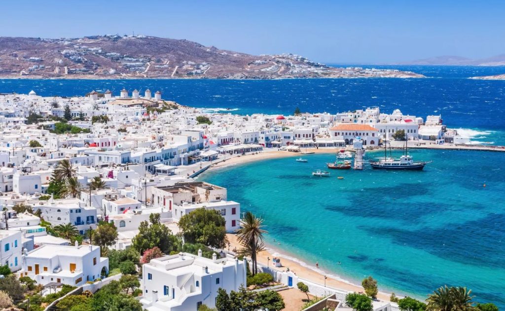 Σοκ στη Μύκονο με γνωστό εργολάβος του νησιού που κατηγορείται για βιασμό των δίδυμων ανήλικων κοριτσιών του
