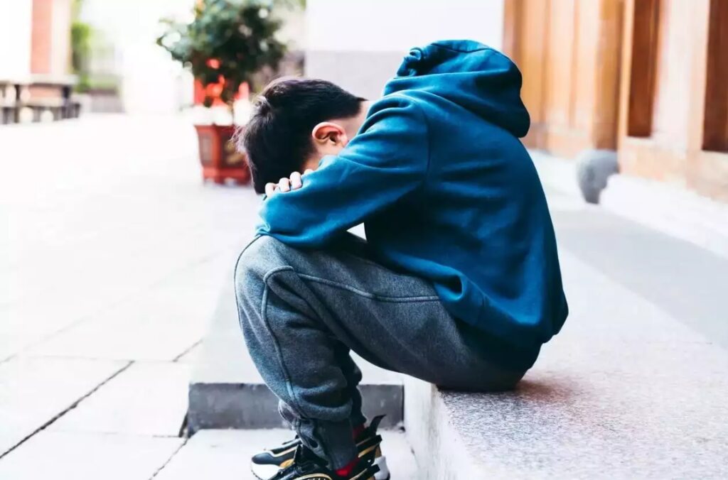 Πάτρα: «Ο γιος μου μου επιτέθηκε – Γνωρίζουμε εδώ και τρία χρόνια ότι είναι ομοφυλόφιλος» λέει ο πατέρας του 15χρονου