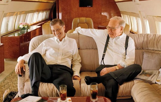 O «εργασιομανής» Γκέιτς και ο «χαλαρός» Μπάφετ: Το μάθημα ζωής που πήρε ο Mr Microsoft