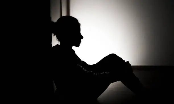 Αιμομιξία, βιασμοί και φρικτή κακοποίηση: Ζευγάρι Βέλγων βίαζε τις τέσσερις κόρες του ηλικίας 12 έως 21 ετών