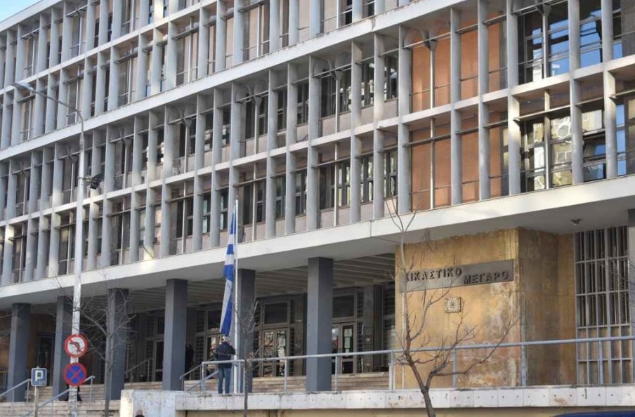 Γυναικοκτονία στη Θεσσαλονίκη: Προφυλακιστέος ο 46χρονος που σκότωσε την 60χρονη σύζυγό του – «Η συζήτηση έγινε έντονη, με έπιασε αμόκ»