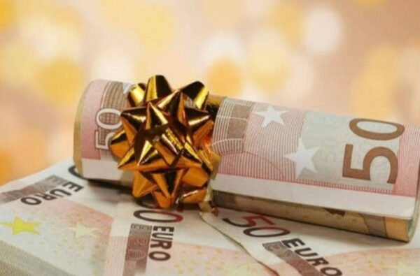 Δώρο Χριστουγέννων: Τι πρέπει να κάνετε αν δεν σας το πληρώσουν