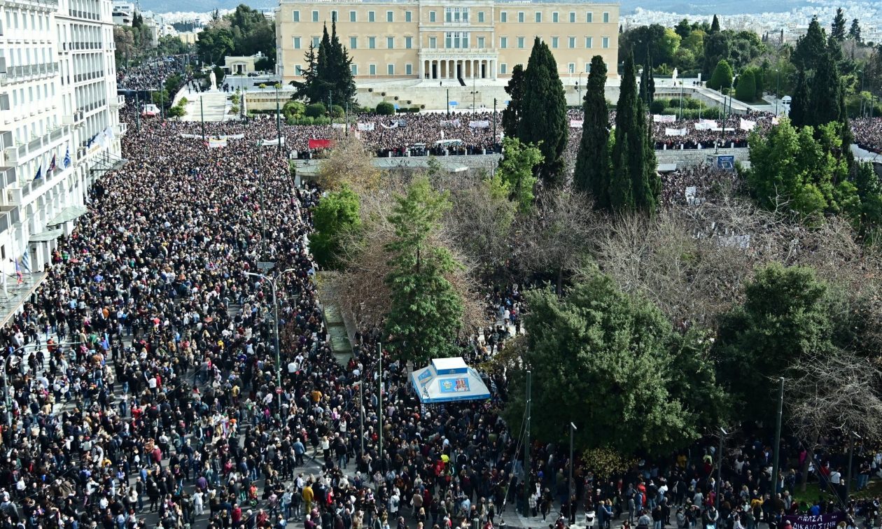 «Οργή στην Ελλάδα»: Πρωταγωνιστούν στα διεθνή ΜΜΕ τα συλλαλητήρια για τα Τέμπη