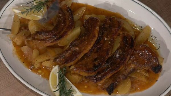 Πανσέτες στο φούρνο με πατάτες και γλυκόξινη σάλτσα