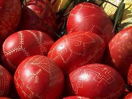 Μεγάλη Πέμπτη: Γιατί σήμερα βάφουμε κόκκινα αυγά