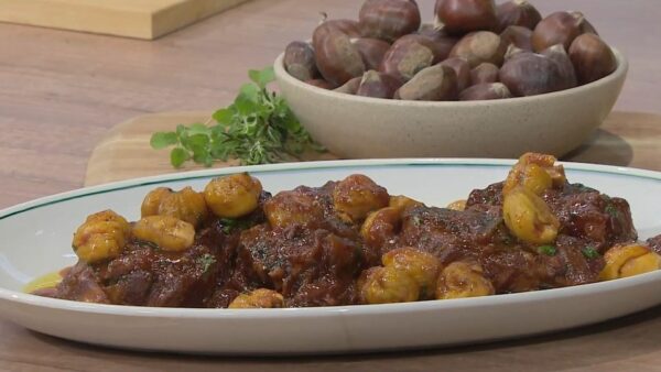Χοιρινό στιφάδο με κάστανα Πηλίου