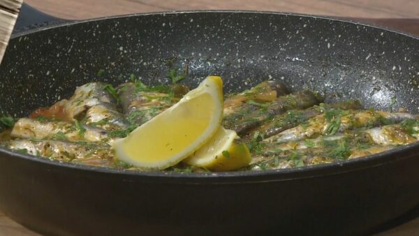 Σαρδέλες Καλλονής αχνιστές με ντοματίνια