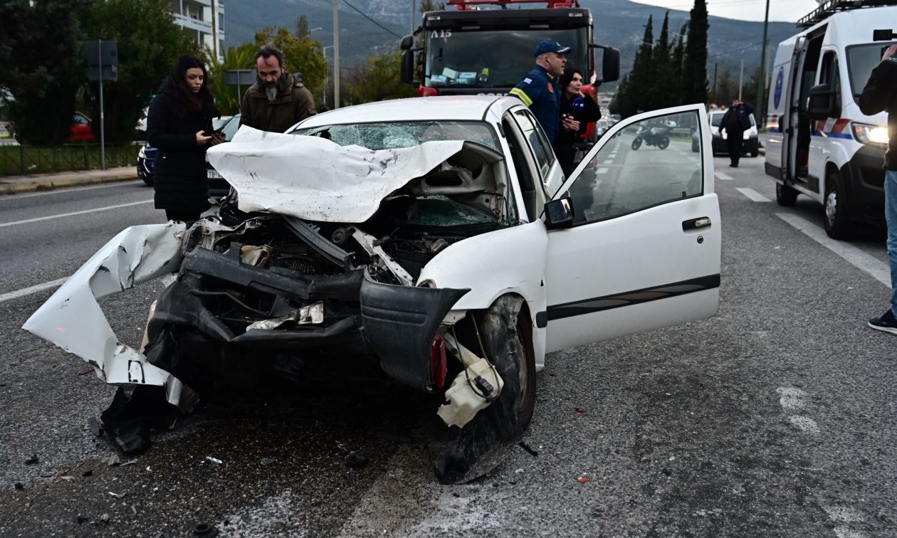 Οικογενειακή τραγωδία στην Κατεχάκη: Νεκροί μητέρα, πατέρας και γιος στο τροχαίο δυστύχημα