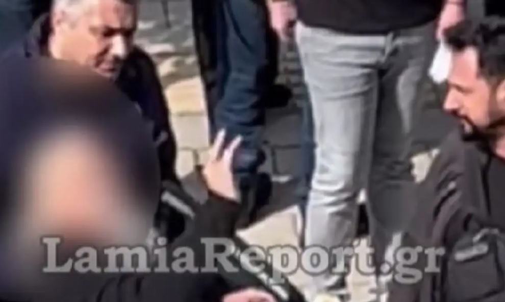 Στην ψυχιατρική κλινική της Λάρισας ο αρχιμανδρίτης που έβριζε και έκανε άσεμνες χειρονομίες στους αστυνομικούς