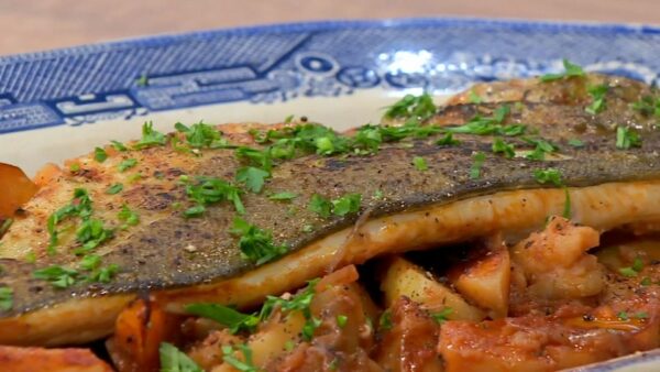 Κοκκινιστός βακαλάος αγιορείτικος με πατάτες