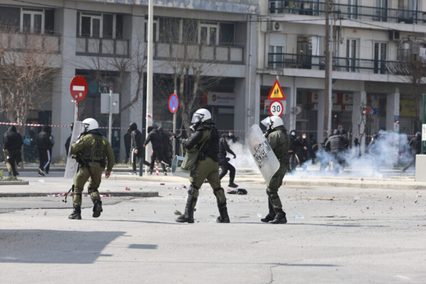 13χρονος στη Θεσσαλονίκη συνελήφθη με μολότοφ μετά τα επεισόδια στην πορεία για τα Τέμπη