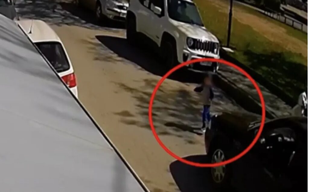 «Πετάχτηκε μπροστά μου και δεν πρόλαβα να αντιδράσω» είπε ο οδηγός που παρέσυρε τον 3χρονο στη Λάρισα