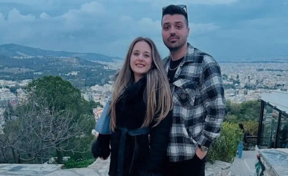 Θρήνος στον Βόλο για το νιόπαντρο ζευγάρι που σκοτώθηκε στο τροχαίο: «Είδαμε τους φίλους μας να σβήνουν στην άσφαλτο» συγκλονίζουν οι μαρτυρίες