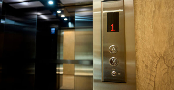 Ανελκυστήρες πολυκατοικιών: Όλα όσα πρέπει να γίνουν έως τις 30 Ιουνίου 2025