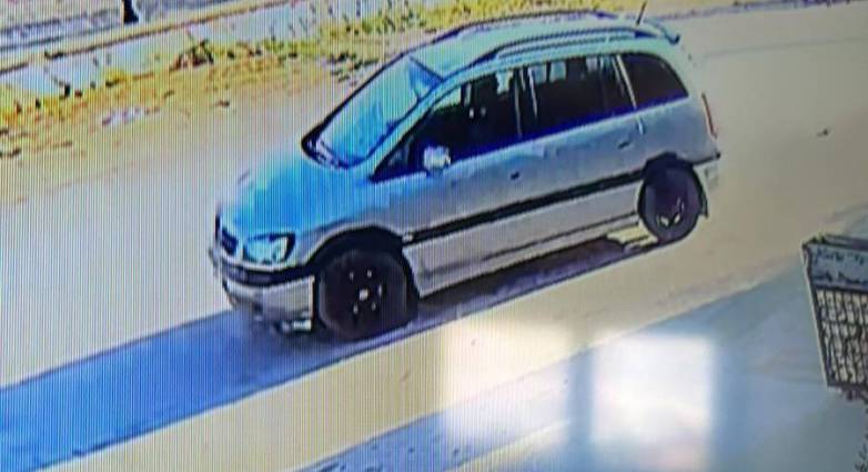 Αχαΐα: Ασυνείδητος οδηγός κάνει αναστροφή, ρίχνει στον δρόμο επιβάτες μηχανής και εγκαταλείπει το σημείο – Δείτε το βίντεο