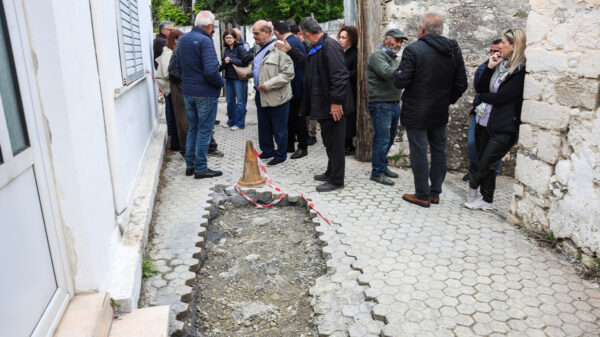 Τεκτονική διάρρηξη η πιθανή αιτία των ρηγματώσεων στις Βούτες, σύμφωνα με τον Λέκκα – Ζημιές σε 20 σπίτια, 7 τα ακατάλληλα