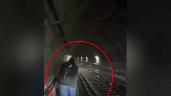 Μετρό: Δεκάδες εγκλωβίστηκαν σε σήραγγα μετά την απόπειρα αυτοκτονίας άντρα – «Περπατούσαν με βαλίτσες, καρότσια και παιδιά δίπλα στις ράγες»