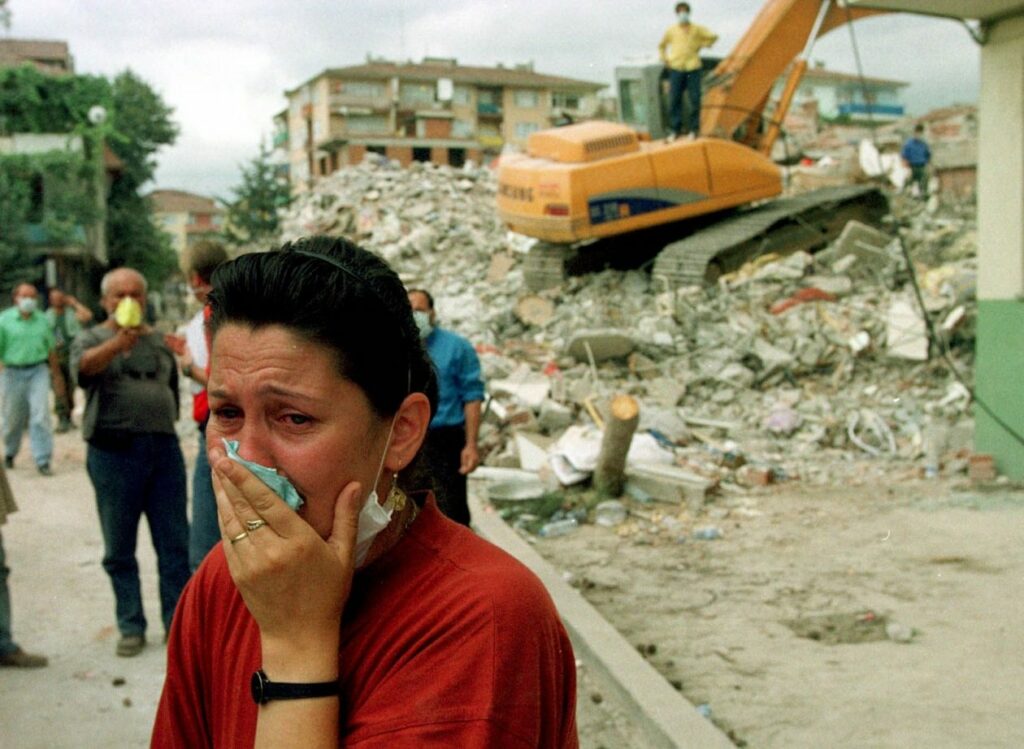 17 Αυγούστου 1999: Η ημέρα τρόμου στην Κωνσταντινούπολη – Όταν ο σεισμός σκότωσε 17.000 ανθρώπους