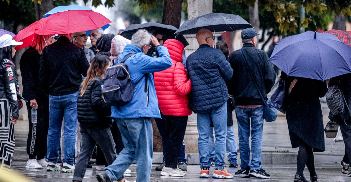 Έκτακτο δελτίο καιρού με καταιγίδες και «βουτιά» της θερμοκρασίας από το βράδυ της Κυριακής – Ποιες περιοχές επηρεάζονται