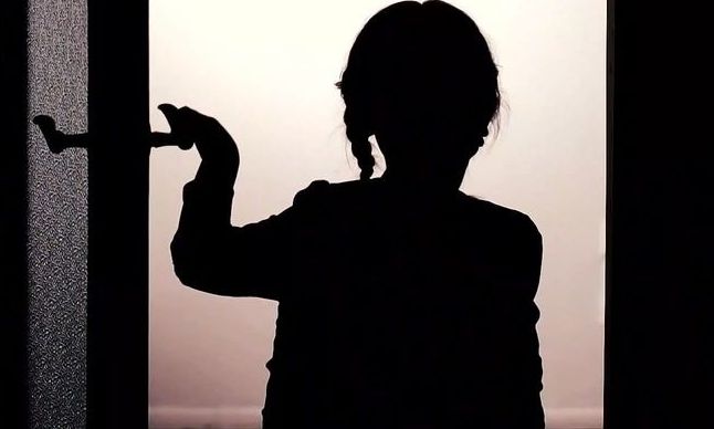 Λάρισα: Τα μηνύματα που «καίνε» την μητέρα – «Μ… έπρεπε να μην έρθουμε, είδαν τις πληγές στα παιδιά»