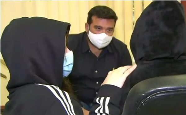 Θεσσαλονίκη: Ξέσπασαν σε λυγμούς οι κόρες του ζευγαριού που προφυλακίστηκε για τη σεξουαλική κακοποίησή τους – «Πρώτο βράδυ που θα κοιμηθούμε χωρίς εφιάλτες»
