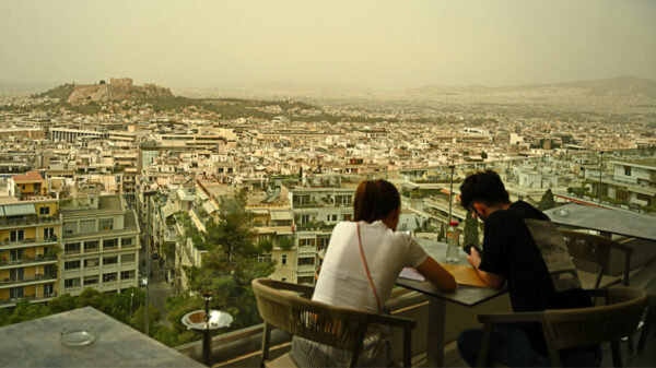 Καιρός: Εβδομάδα με 30άρια και αφρικανική σκόνη – Πότε έρχεται ψυχρή εισβολή