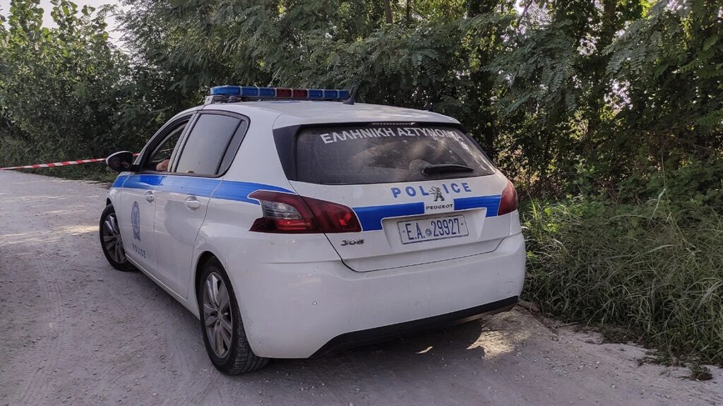 Άγρια συμπλοκή γυναικών στην Αμαλιάδα: Την κυνηγούσε με ψαλίδι στο δρόμο – Την έστειλε νοσοκομείο
