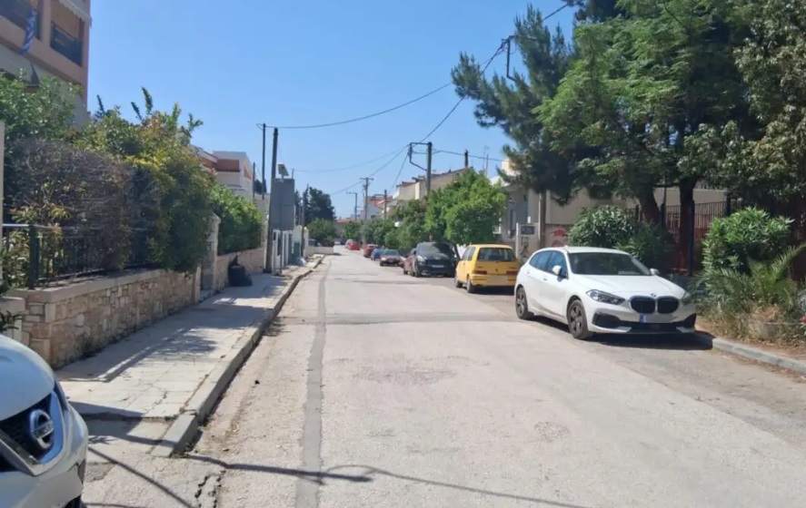 Γλυκά Νερά: Ο 17χρονος υποστηρίζει ότι ο 48χρονος είχε απειλήσει με μαχαίρι την αδερφή του – Από χτυπήματα με τα χέρια τα τραύματα του θύματος