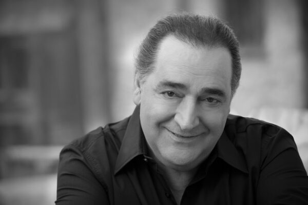 Το μεγάλο ανεκπλήρωτο όνειρο του Βασίλη Καρρά πραγματοποείται στις 13 Ιουνίου στο Καλλιμάρμαρο Στάδιο