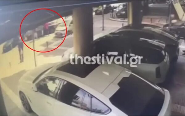 Θεσσαλονίκη: Χτύπησαν τον 36χρονο γιατρό μπροστά στον γιο του για ένα κόκκινο φανάρι – Η στιγμή του ξυλοδαρμού
