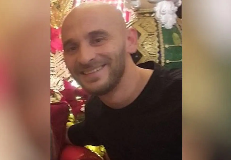 Κερατσίνι: «Ποιος πείραξε τον άντρα μου» ούρλιαζε η γυναίκα του 43χρονου Σπύρου Σέββου που βρέθηκε απαγχονισμένος στην αποθήκη του σπιτιού του