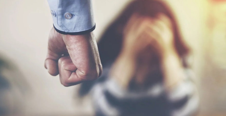 24χρονος επιτέθηκε και δάγκωσε την σύντροφό του – Έκαναν διακοπές στην Κρήτη