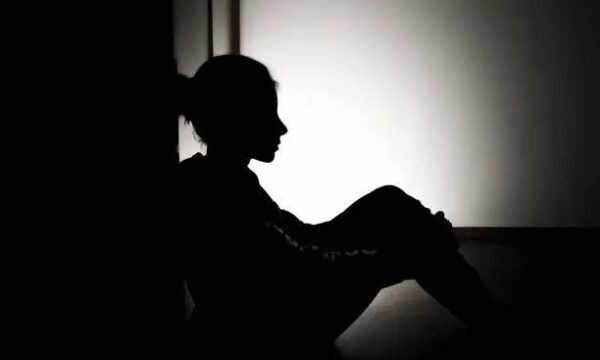 Λάρισα: 18χρονος κατείχε πορνογραφικό υλικό με 12χρονη και το έστελνε σε γνωστούς και φίλους