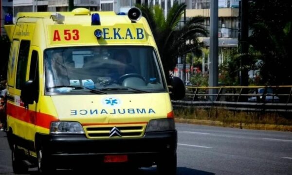 Βόλος: Νεκρός 90χρονος σε τροχαίο – Η 80χρονη σύζυγός του έχασε τον έλεγχο και «καρφώθηκε» σε τοίχο