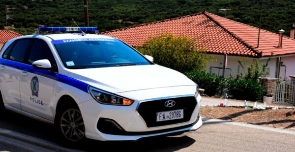 Κρήτη: Χειροπέδες σε 24χρονο που άρπαξε τον σύντροφό του από τον λαιμό στο Ηράκλειο