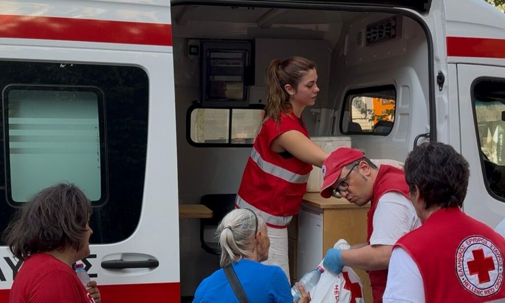Πώς θα προστατευτούμε από τον καύσωνα – Οι 10 απλές οδηγίες του Ελληνικού Ερυθρού Σταυρού