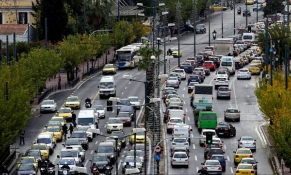 Ψηφίζεται σήμερα ο νέος ΚΟΚ: Αυστηρές ποινές για αλκοόλ, κινητό και υπερβολική ταχύτητα, κράνος