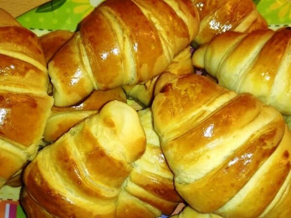 Αφράτα κρουασανάκια με σπιτική σφολιάτα