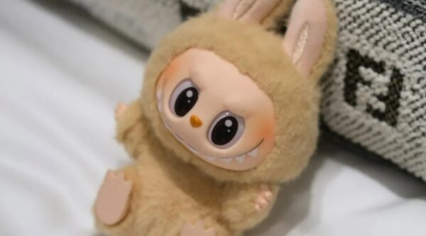 Labubu: Το πανάκριβο λούτρινο κουκλάκι που έχει προκαλέσει φρενίτιδα σε μικρούς και μεγάλους